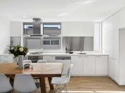 LIGHT BRIGHT 2 BEDROOM TOWNHOUSE with SECURE PRIVATE PARKING