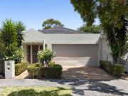 LIGHT & BRIGHT LOW MAINTENANCE LIVING