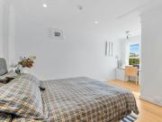 Light & Bright Top Floor Apartment In The Heart Of...