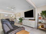 Light & Bright Townhouse in a central location Perfect...