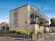 Light Filled 1 Bedroom Apartment with City Views