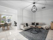 Light Filled 2 Bedroom Unit in the Heart of Heathmont