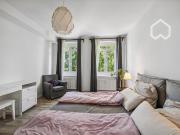 Light filled 3 room corner apartment in a charming... Light filled 3 room corner apartment in a charming...