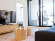 Light filled apartment minutes to the CBD