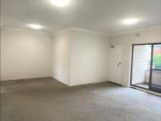 Light Filled Apartment with Lock Up Garage