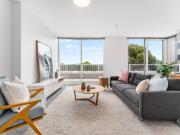 Light Filled Apartment with Parkland Views