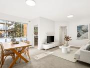 Light filled apartment with scope between the beach and...