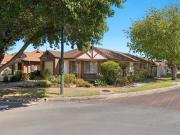 Light Filled Corner Block Living Near Oakden's...