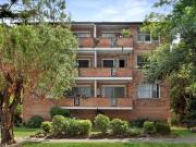 Light filled lifestyle retreat in a prime central address