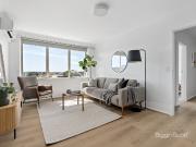 LIGHT FILLED LIVING WITH INSPIRING VIEWS