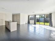 Light Filled Open Plan Living in Quiet Court Location