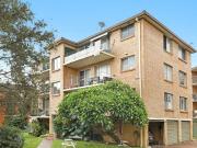 Light Filled, Renovated 2 Bed Apartment