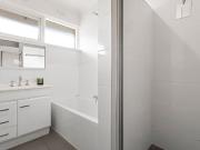 Light Filled & Spacious in a Boutique Block