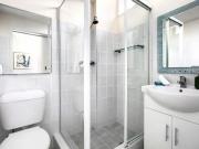Light filled studio apartment with lift and rooftop terrace