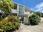 Light filled top floor apartment!