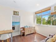 Light Filled Top Floor One Bedroom Apartment in...