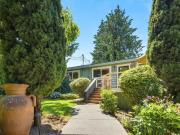 Light filled urban oasis in Wallingford 1811 N 52nd St