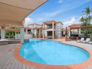 Light Filled Villa with Large Garden