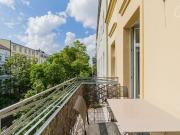 Light flooded spacious apartment with large kitchen cum...