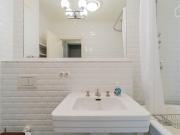 Light flooded spacious apartment with large kitchen cum...