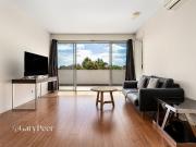 Light, space & style in a vibrant location