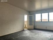 Lille prox la catho T2 de 53m2 à renover entièrement,...