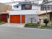 BONITA CASA 03 PISOS c/DPTO INDEPENDIENTE, MAYORAZGO