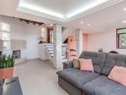 Linda casa 3 dormitórios, 1 suíte em condomínio...