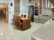 Linda Casa 4Q à venda 360 m² Casa de Rua com 4 Quarto s...