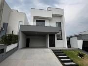 LINDA CASA À VENDA COM 3 SUÍTES, PISCINA E CHURRASQUEIRA...