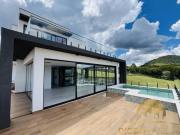 Linda casa à venda em condomínio de Atibaia