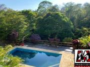 Linda Casa a venda em condomínio fechado Parque da...