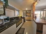 Linda casa à venda no condomínio Vila dos Pássaros um...