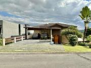 Linda casa a Venda no Golf Village Carapicuiba