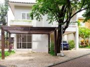 Linda Casa alto padrão p/venda c/465m2 e 04 suites...