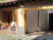 LINDA CASA COM 02 DOMITÓRIOS + 03 CHALÉS COMPLETOS A...