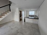 Linda casa com 03 quartos sendo 01 suíte