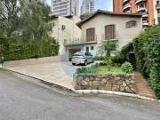 Linda casa com 273 m², de condomínio localizada no...