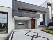 Linda Casa com 3 Suítes, sendo 1 Master com Closet, SPA...