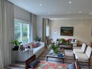 Linda casa com 445m2 em condomínio fechado no Jd....