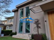 Linda Casa com 5 suítes e 8 vagas Condomínio Alphaville...