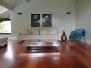 Linda casa com lareira, piscina, Ã¡rea gourmet e Ã¡rea...