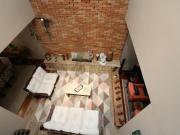 Linda casa com pé direito de 6 metros e churrasqueira,...