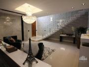 Linda Casa com Piscina aquecida em condominio alto padrao