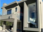 LINDA CASA COM PISCINA E 3 SUÍTES À VENDA NO CONDOMÍNIO...