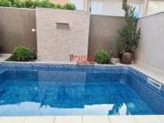 Linda casa com piscina em condomínio fechado no jardim...