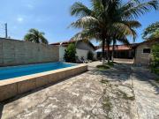 Linda casa com piscina Lote inteiro perto da praia em...