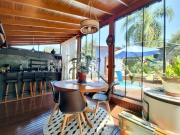 Linda casa com piscina no bairro Travessão
