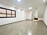 Linda casa com piscina no Condomínio Nova Jaguari com...