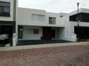 Linda casa con 4 habitaciones con baño